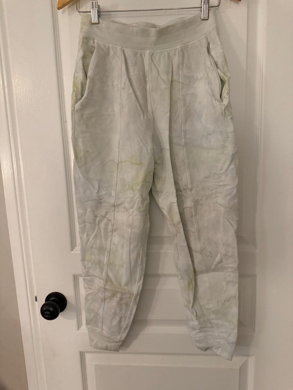 Lululemon LA Sweat Pant 26” Watercolor, no size tag, but fits a size 6 - Picture 4 of 8